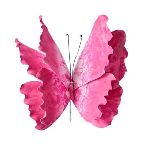 Detailansicht eines rosa marmorierten 3D-Schmetterlings für Hochzeitsdekorationen