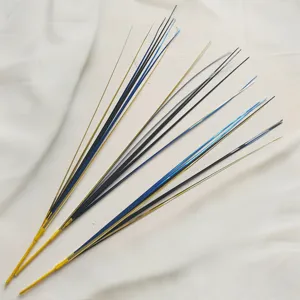 Detail von dekorativen Zweigen zum Unabhängigkeitstag mit blauen, goldenen und silbernen Fäden