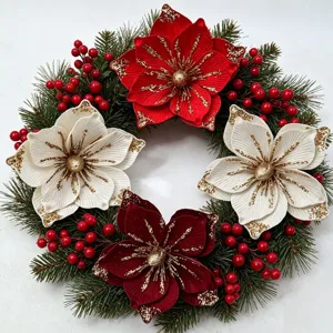 Corona di Natale composizione floreale artificiale con fiori in tessuto e bacche rosse