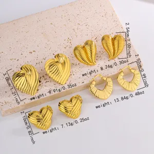 Tableau détaillé des tailles et poids des boucles d'oreilles cœur en or sur pierre