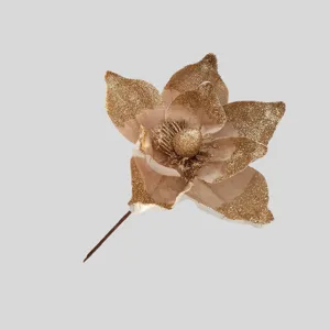Fiore di magnolia artificiale glitter oro dettaglio primo piano per decoro albero natale