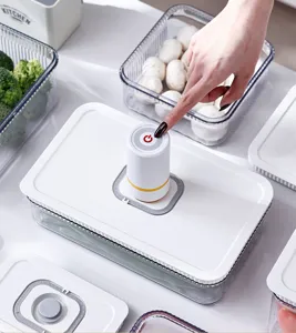 Vue détaillée de l'utilisation de la pompe à vide électrique sur un bac alimentaire