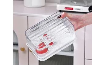 Gros plan d'un récipient alimentaire sous vide transparent avec joint d'étanchéité à l'eau