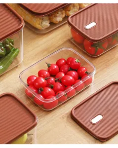 Detailansicht eines transparenten PET-Vorratsbehälters mit strukturiertem braunem Deckel