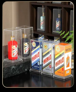 Transparente quadratische Acryl-Displaybox zur Aufbewahrung von Spirituosenflaschen, staubdicht.