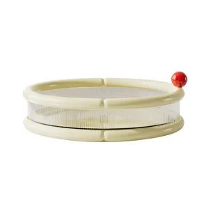 Drehbares Küchengewürzregal in Creme mit transparenter Riffelwand und roter Kugel