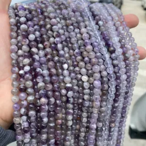 Perle rotonde di cristallo occhio di gatto ametista per la creazione di gioielli dettaglio