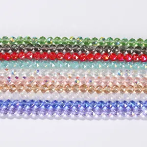Kollektion hochwertiger facettierter Glasperlen in verschiedenen Farben für DIY Schmuck
