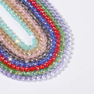 Funkelnde facettierte Glasperlen in verschiedenen Farben für DIY-Schmuck und Basteln.