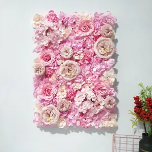 Primer plano de una pared de flores de rosas de seda rosa y blanca para bodas