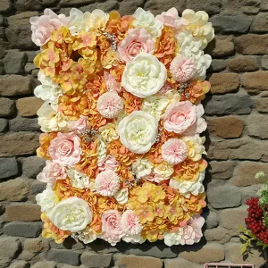 Vista detallada del panel de pared de flores artificiales con rosas rosas y hortensias