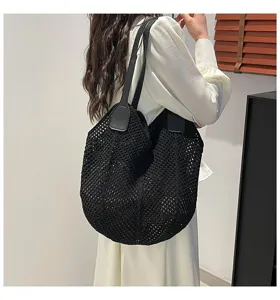 Zwarte gehaakte gebreide tote tas voor dames, stijlvolle vintage schoudertas met leren riemen.