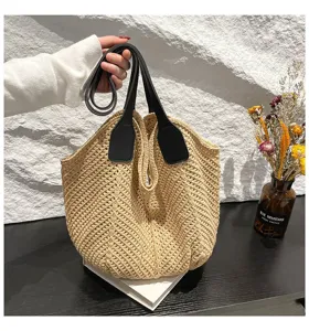 Gedetailleerd overzicht van de retro gebreide katoenen tote bag met stijlvolle leren handgrepen.