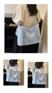 Bolso de viaje grande de lona a cuadros azules, bandolera informal para mujer uso diario.