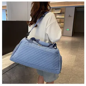 Bolso de viaje acolchado de nailon ligero para mujer, gran capacidad bolsa de hombro equipaje