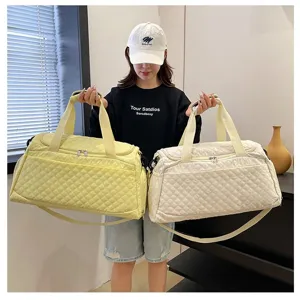 Bolso de viaje acolchado de nailon casual de gran capacidad con correa para el hombro.