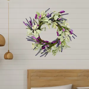 Couronne artificielle eucalyptus lavande pour porte entree decoration murale detail.