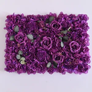 Paarse kunstmatige bloemenwand paneel achtergrond voor huwelijksdecoratie en binnenruimte