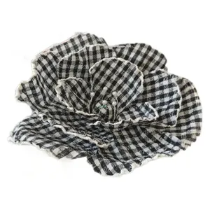 Fleur artificielle en tissu à carreaux noir et blanc, pétales superposés vue principale