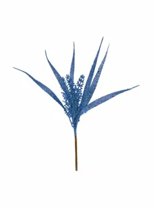 Vista detallada de una rama de helecho artificial con purpurina azul para decoración