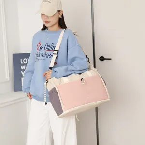 Grote multifunctionele reistas voor dames, stijlvolle color-block fitness- en sporttas.