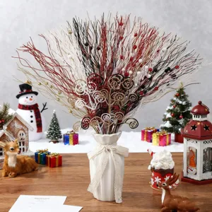 Detailansicht von 36 Stueck Weihnachts Glitzer lockige Zweige und Beeren Blumenarrangements.