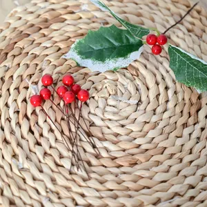 Bayas rojas artificiales de Navidad ramas decorativas con hojas verdes para manualidades.