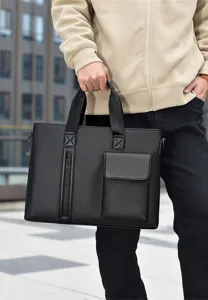 Borsa da lavoro classica nera da uomo con tasche per uso casual e professionale.