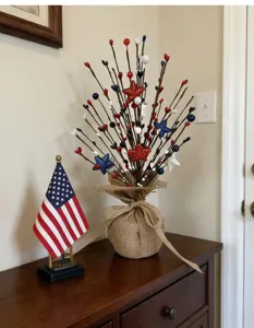 Patriotische bessen tak decor rood wit blauw ster tafelstuk voor de onafhankelijkheidsdag.