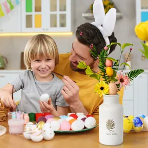 Oster künstliche Blumen Gesteck mit bunten Ostereiern und Vase für festliche Deko.