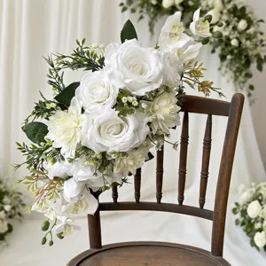 Eleganter weißer künstlicher Rosen- und Orchideenblumenschmuck für Hochzeitsstühle