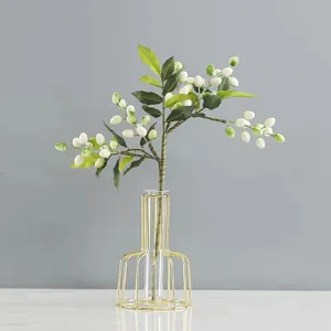 rametto di bacche artificiali con vaso in metallo dorato decorazione casa pianta finta