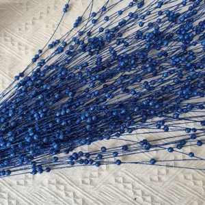 Rami di bacche blu glitterate per albero di Natale e per decorazione festiva casa