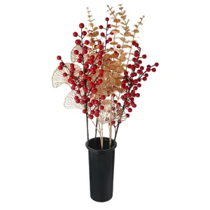 Set festivo de 4 ramas de bayas rojas artificiales y hojas doradas en un elegante jarrón