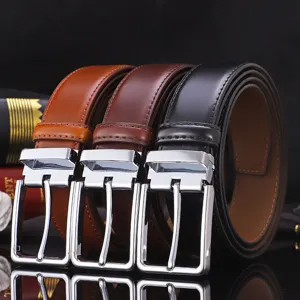 Set aus drei Herren-Echtledergürteln in Schwarz und Braun mit klassischen silbernen Schnallen