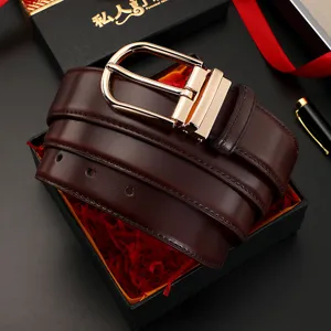 Hochwertiger Herren-Ledergürtel in Dunkelbraun mit goldener Dornschließe in Geschenkbox