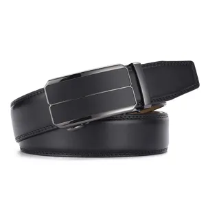 Gros plan d'une ceinture en cuir noir de qualité avec boucle automatique en métal