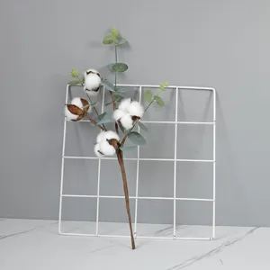 Künstlicher Eukalyptus- und Baumwollblumenstrauß für die Weihnachtsdekoration