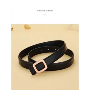 Eleganter, minimalistischer Damen-Echtledergürtel in Schwarz mit rotgoldener Schnalle