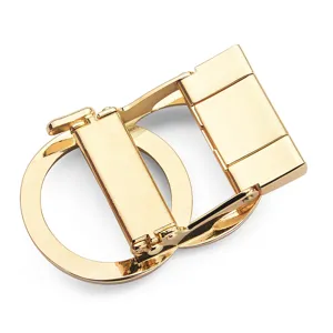 Dettaglio di una fibbia automatica in oro lucido per cinture da uomo da 3,5 cm circa