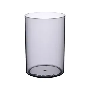 Transparante grijze plastic beker voor water of tandenborstel minimalistisch badkamer