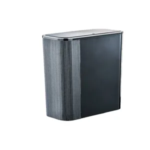 Slanke zwarte prullenbak met deksel en verticale ribbeltextuur voor badkamer