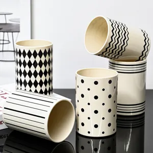 Juego de vasos para enjuague bucal minimalistas con patrones geométricos negros
