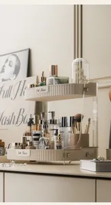 Detailopname van een luxe crèmekleurige cosmetica-organizer met 2 lagen