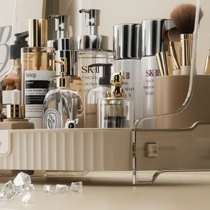 Luxe crèmekleurige cosmetica-organizer voor het opbergen van huidverzorging vana