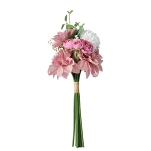 Elegant bruidsboeket met kunstmatige dahlia's en rozen in zachte roze en witte tinten