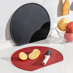 Set of two D-shaped double-sided cutting boards in black and red for home kitchen