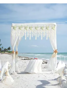 Elegante weiße künstliche Blauregen-Hängeranken für eine romantische Strandhochzeitsbogen-Deko