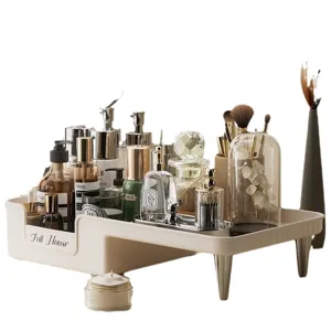 Elegante crèmekleurige cosmetische organizer in light luxury-stijl voor op het bureau