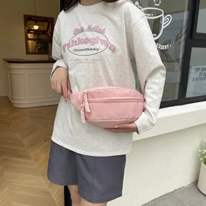 Sac de poitrine rose minimaliste décontracté en nylon, vue détaillée sac bandoulière.